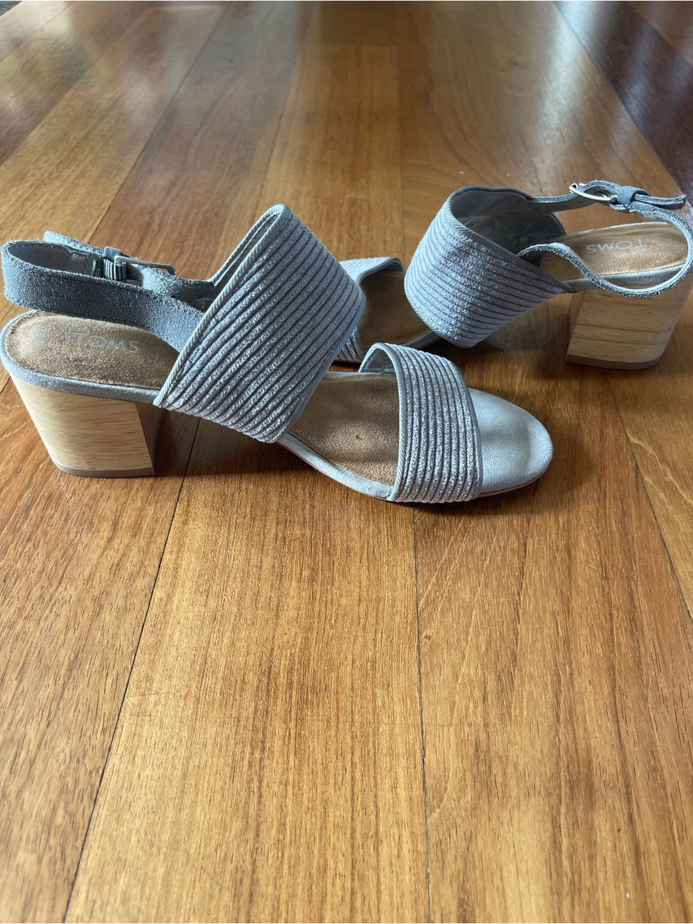 TOMS Women's Monica Light Gray Suede Strap Sandals Block Heels - Picture 3 of 6
